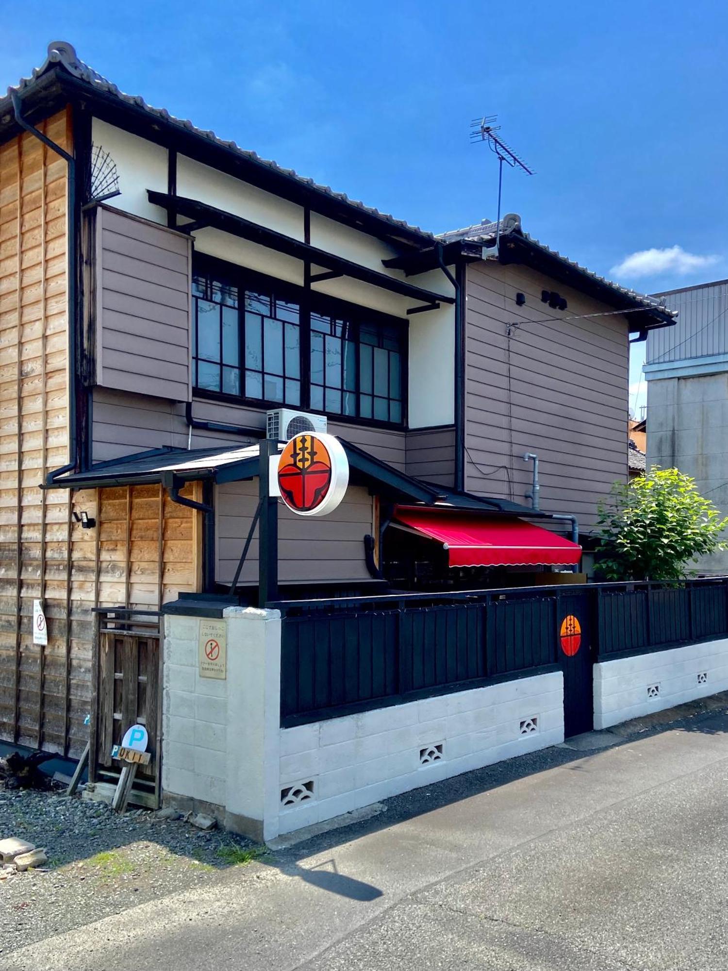 Okiya Guest House & Tapas Bar Kirju Kültér fotó