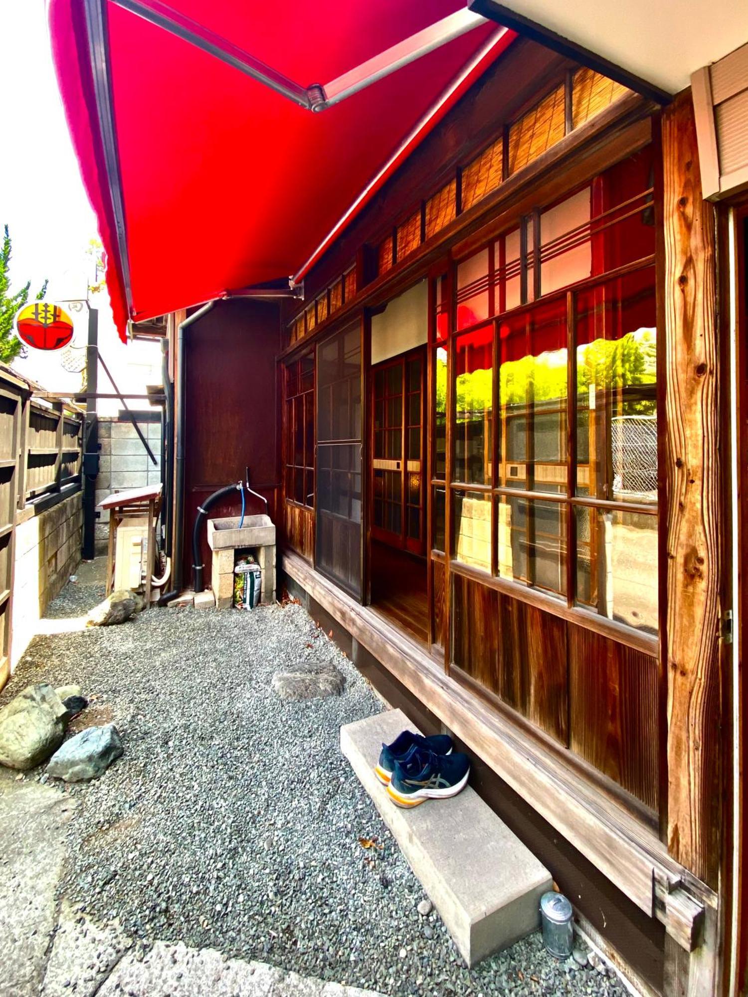 Okiya Guest House & Tapas Bar Kirju Kültér fotó